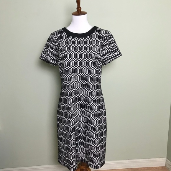 Banana Republic Dresses & Skirts - Banana Republic Geo Print Jacquard Shift Dress